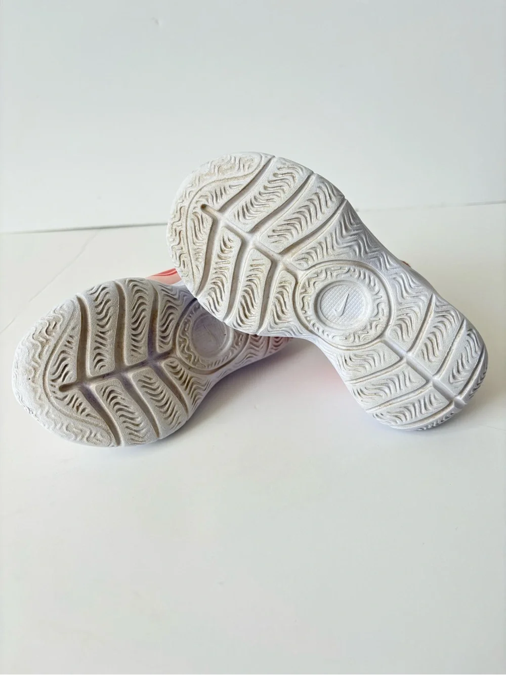 Nike Slip-On Trainer in Light Pink & Coral Swoosh 9C